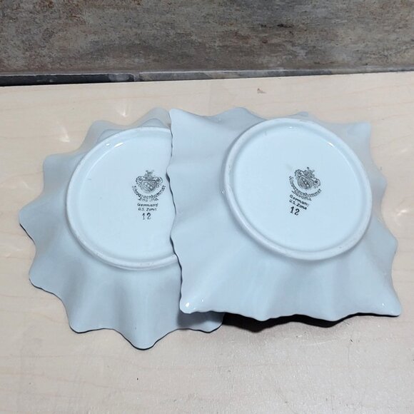 Pair of Schivarzenhammer Bavaria Courting Couple Scalloped Bowls - Picture 6 of 10